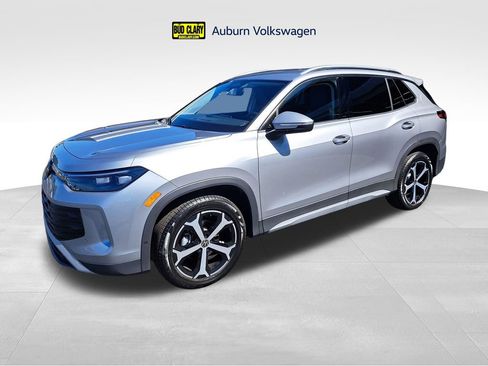 New 2025 Volkswagen Tiguan SE FWD image 1