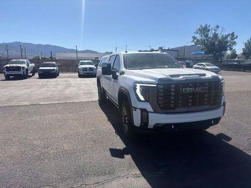 Used 2024 GMC Sierra 2500 Denali Ultimate AWD/4WD image 10