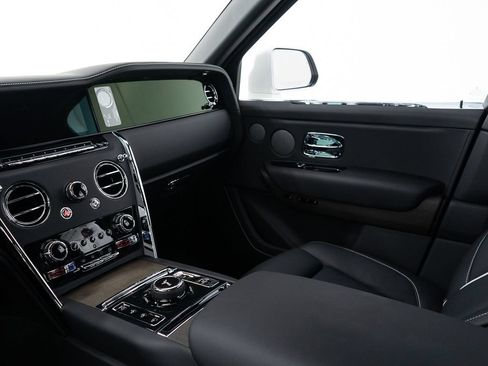 Used 2026 Rolls-Royce Cullinan AWD/4WD image 34