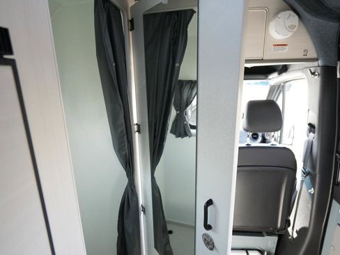 Used 2022 Mercedes-Benz Sprinter 144 Cargo image 19