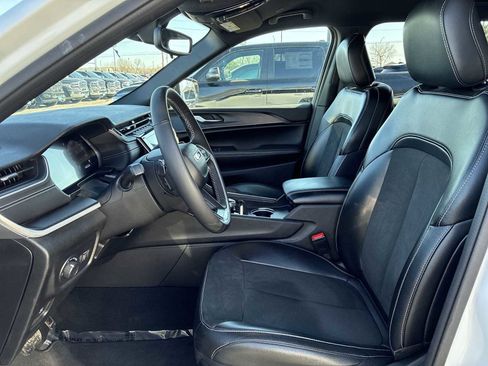 Certified 2024 Jeep Grand Cherokee L Laredo image 13