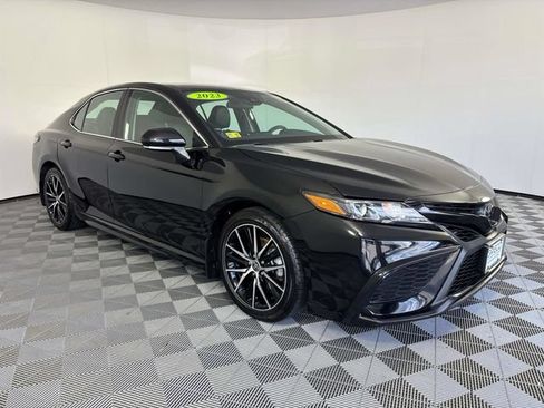 Used 2023 Toyota Camry SE w/ Cold Weather Package AWD/4WD image 1