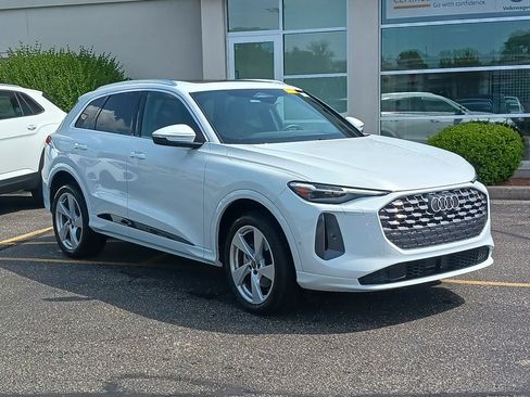 Used 2025 Audi Q5 Premium Plus AWD/4WD image 2
