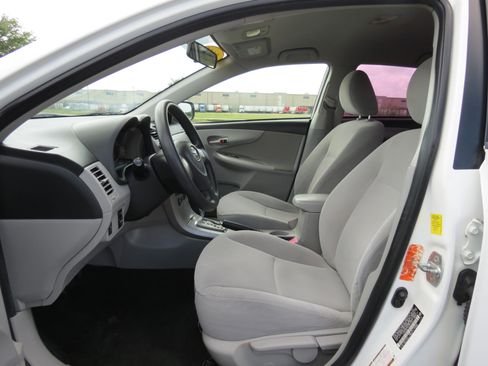 Used 2011 Toyota Corolla LE image 23