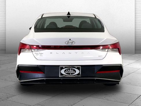 Used 2025 Hyundai Elantra Limited FWD image 3
