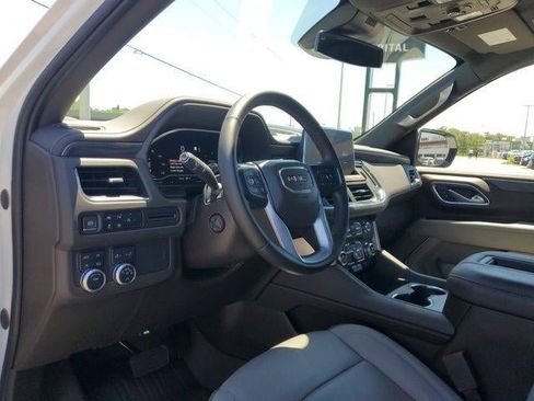 Used 2023 GMC Yukon SLT w/ SLT Luxury Package AWD/4WD image 16