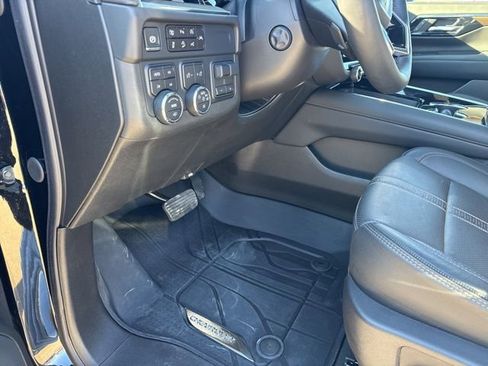 Used 2025 Chevrolet Tahoe High Country AWD/4WD image 14