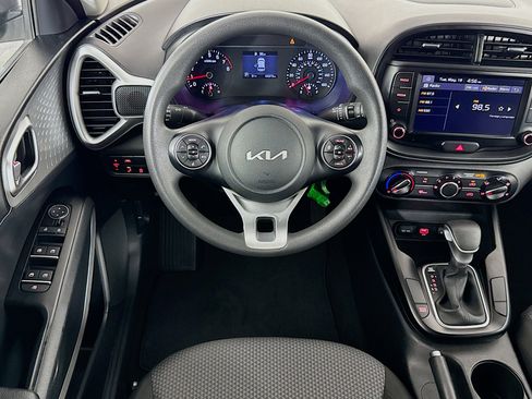 Used 2022 Kia Soul LX w/ Technology Package FWD image 16