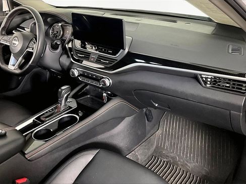 Used 2023 Nissan Altima 2.5 SR w/ SR Premium Package image 25