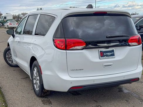 New 2026 Chrysler Voyager LX image 9