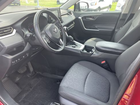 Used 2021 Toyota RAV4 XLE w/ XLE Grade Weather Package image 18