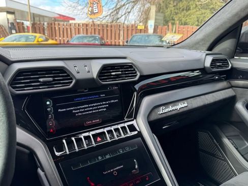 Used 2021 Lamborghini Urus image 14