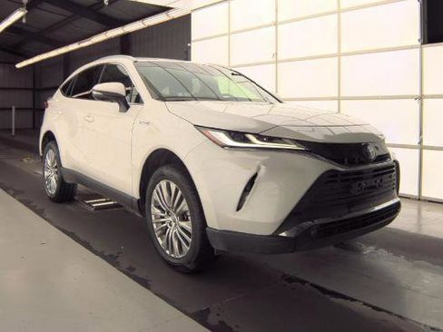 Used 2021 Toyota Venza XLE AWD/4WD image 3