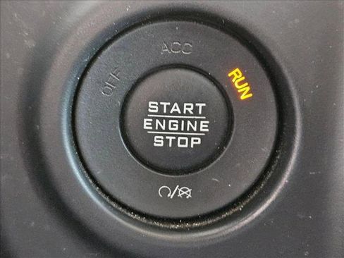 Used 2019 Jeep Wrangler Unlimited Sahara image 15