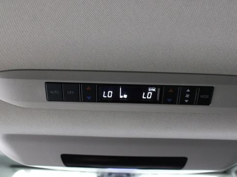 Used 2024 Toyota Sienna Limited FWD image 32