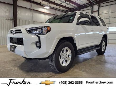 Used 2024 Toyota 4Runner SR5 Premium image 2