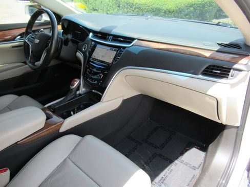 Used 2019 Cadillac XTS Luxury FWD image 11
