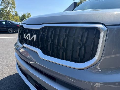 Used 2024 Kia Telluride EX w/ EX Captain's Chair Package FWD image 10