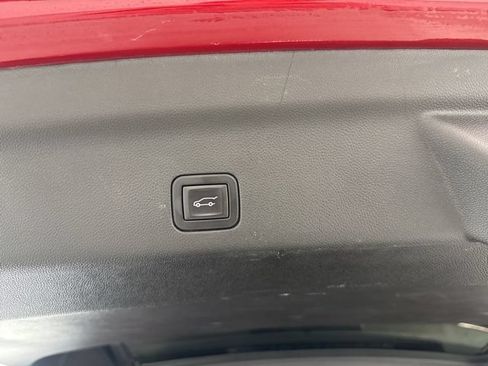 Used 2023 GMC Yukon XL Denali AWD/4WD image 16