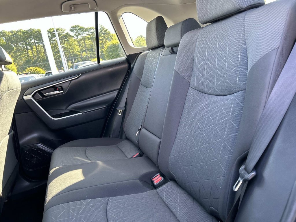 Used 2021 Toyota RAV4 XLE FWD image 13