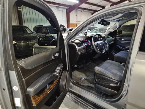 Used 2019 Chevrolet Tahoe 4WD w/ Enhanced Driver Alert Package image 12