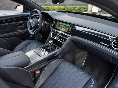 Certified 2026 Bentley Flying Spur Plug-In Hybrid AWD/4WD image 2