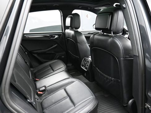 Certified 2022 Porsche Macan AWD/4WD image 26