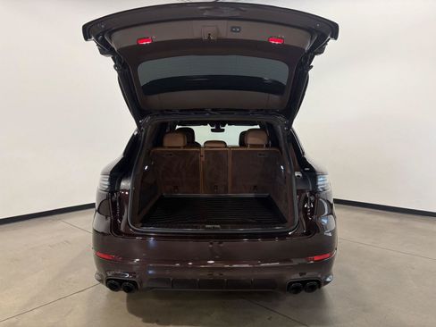 Used 2021 Porsche Cayenne Turbo AWD/4WD image 40