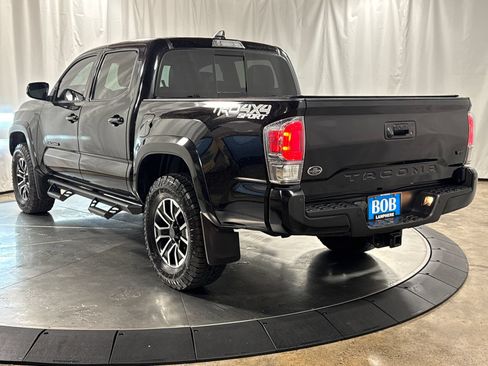 Used 2022 Toyota Tacoma TRD Sport w/ TRD Premium Sport Package AWD/4WD image 7