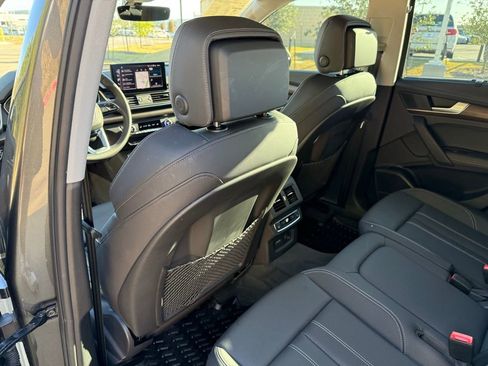 Used 2025 Audi Q5 e Prestige w/ Prestige Package image 23