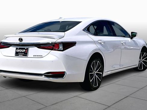 Used 2024 Lexus ES 300h w/ Premium Package image 13