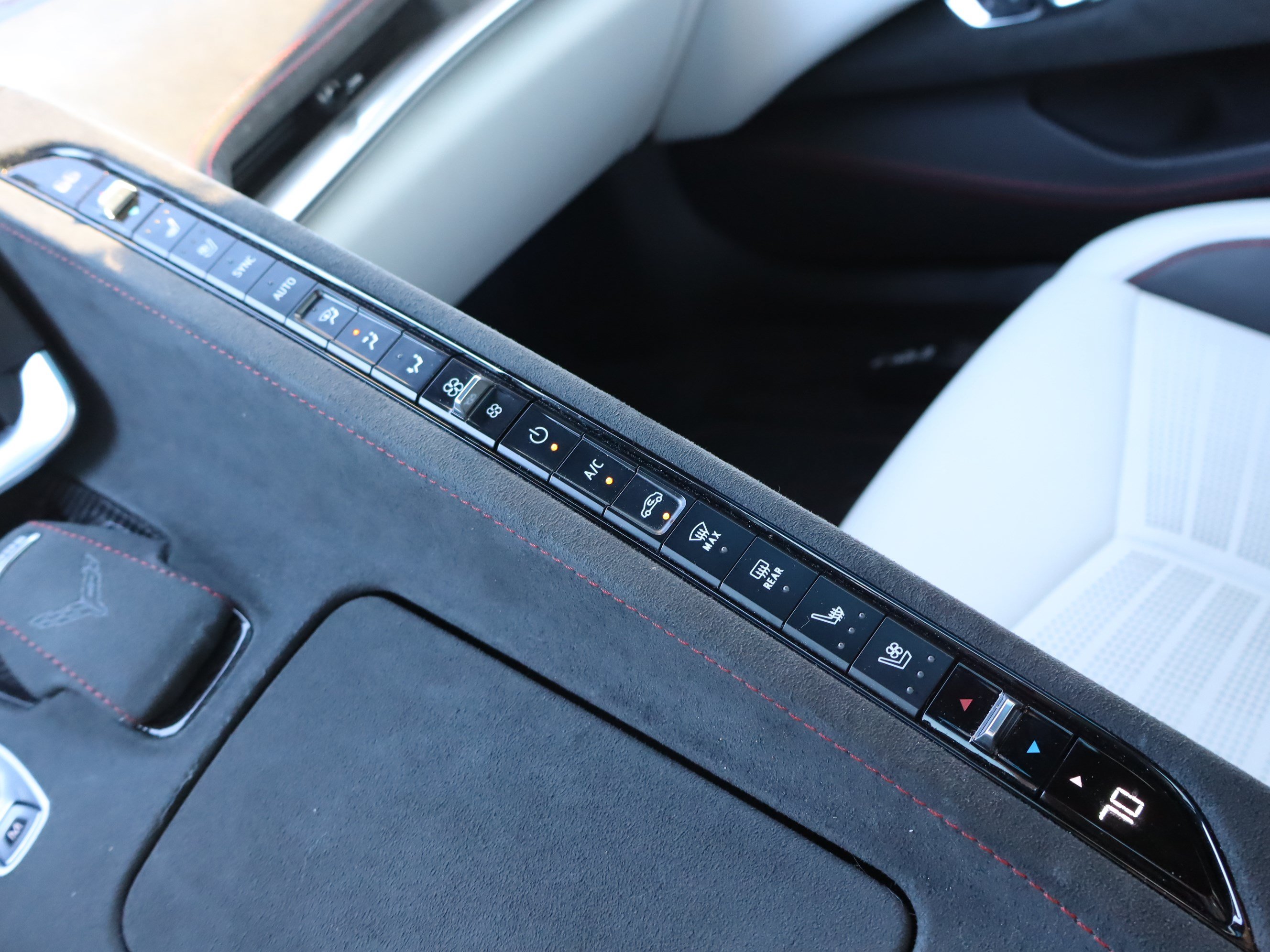 Used 2023 Chevrolet Corvette Stingray Premium Cpe w/ Z51 Performance Package RWD image 28