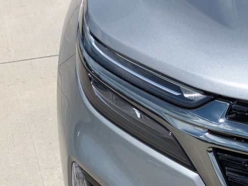 Used 2023 Chevrolet Equinox RS FWD image 7