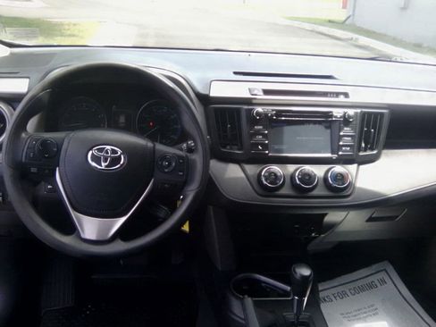 Used 2017 Toyota RAV4 LE w/ Preferred Accessory Package AWD/4WD image 10