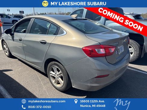 Used 2017 Chevrolet Cruze LT FWD image 4