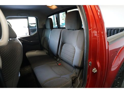 Used 2018 Nissan Frontier PRO-4X image 12