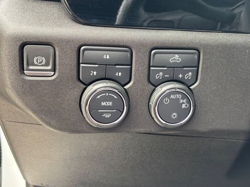 Used 2024 Chevrolet Silverado 2500 LT w/ Z71 Off-Road Package image 28