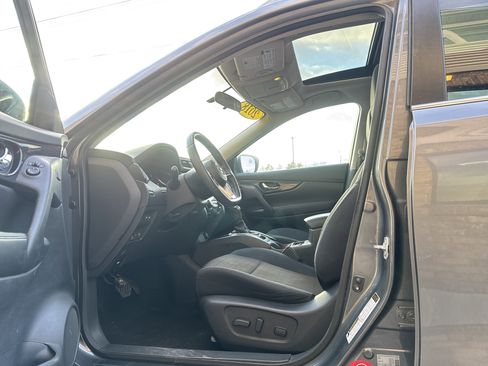 Used 2018 Nissan Rogue SV w/ Sun & Sound Touring Package image 9