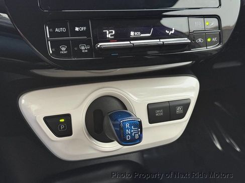 Used 2017 Toyota Prius image 18