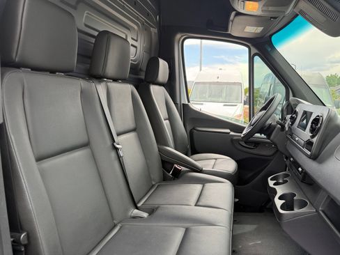 Used 2024 Mercedes-Benz Sprinter 4500 image 24