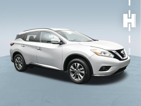 Used 2017 Nissan Murano SV image 2