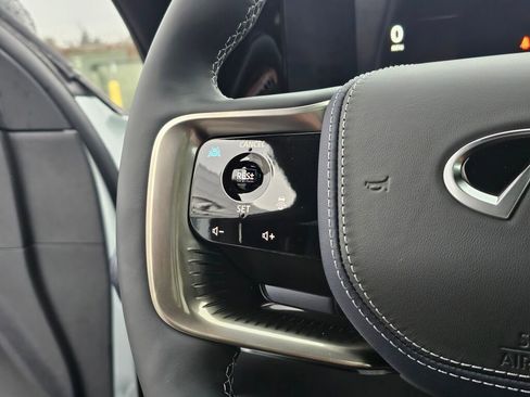 New 2026 INFINITI QX80 4WD image 32