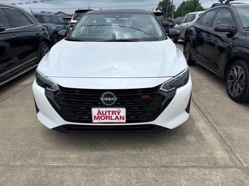 Used 2025 Nissan Sentra SR w/ SR Premium Package FWD image 4