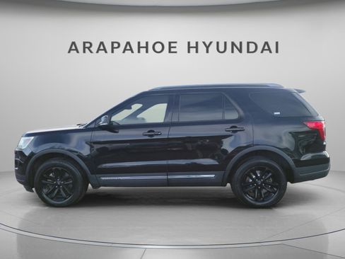 Used 2018 Ford Explorer XLT image 4