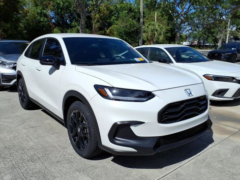 Used 2025 Honda HR-V Sport image 2
