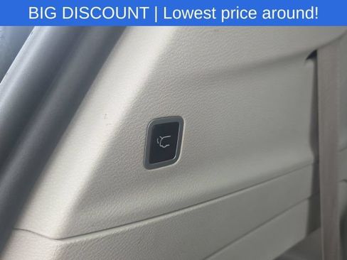 Used 2023 Chrysler Pacifica Touring-L FWD image 15