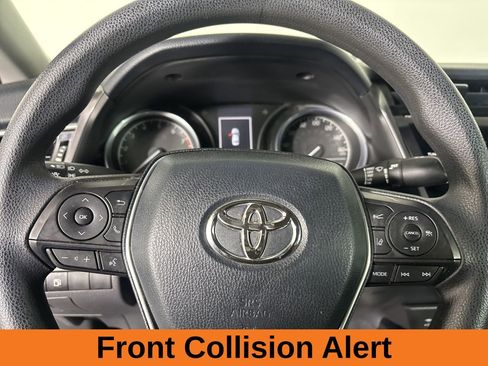 Used 2018 Toyota Camry L image 12