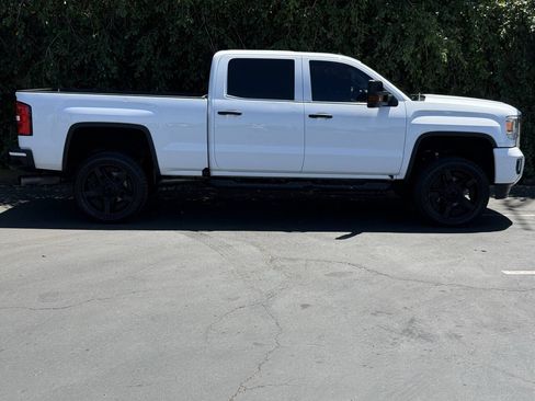 Used 2016 GMC Sierra 2500 SLT w/ Duramax Plus Package AWD/4WD image 7