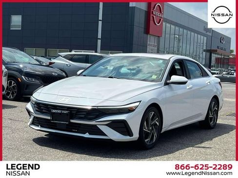 Used 2024 Hyundai Elantra SEL w/ Convenience Package FWD image 4