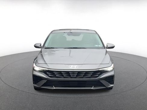 Used 2025 Hyundai Elantra Limited image 4